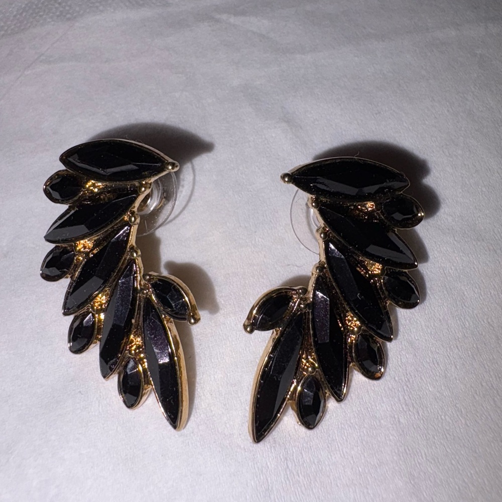 Elegant Black and‎ Gold Leaf Earrings